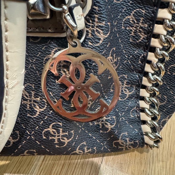 GUESS Confidential Chain Retro Satchel bag GREAT CONDITION